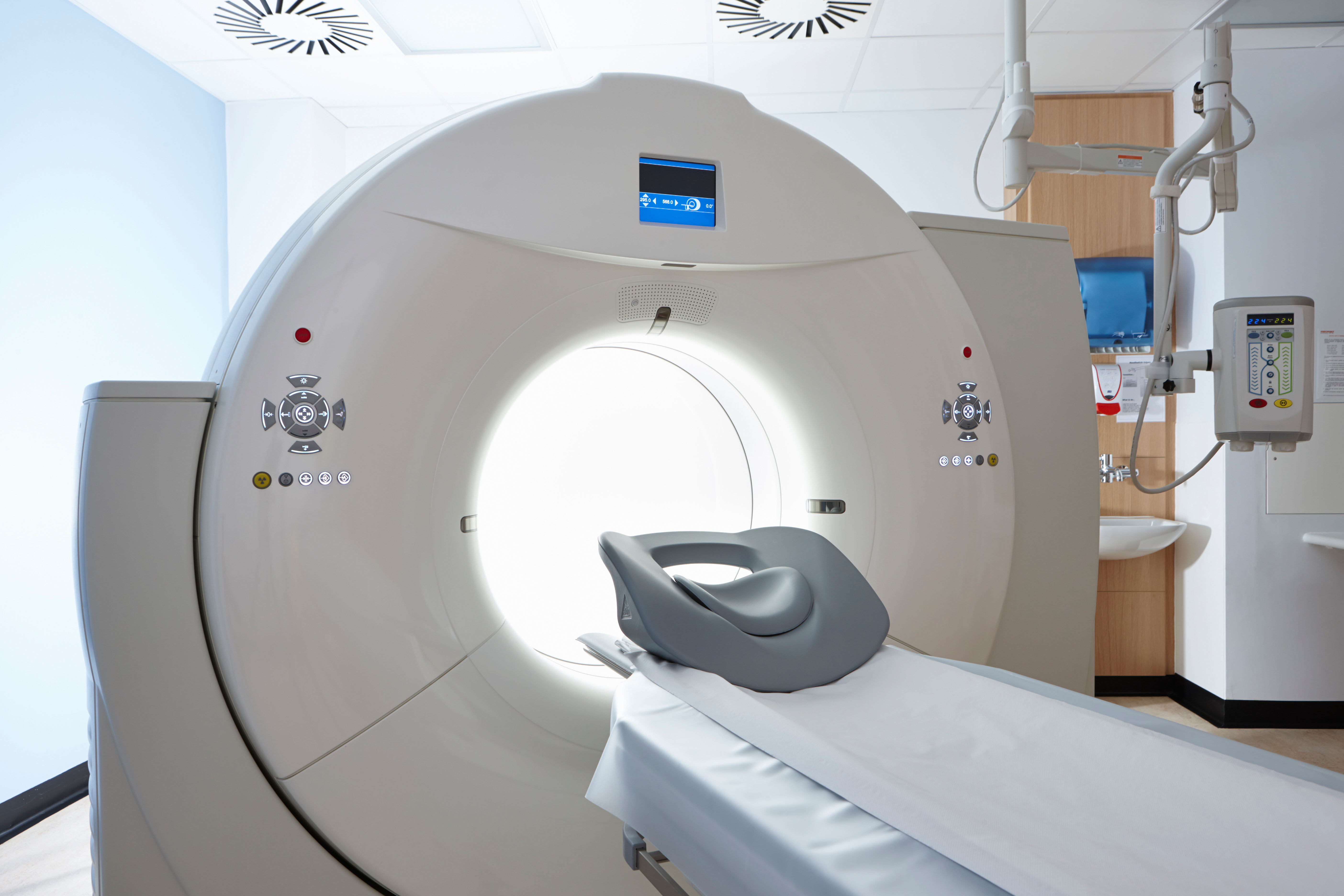 Quantitative Benchmarking of SECT and DECT Proton Models in Noisy Imaging Conditions